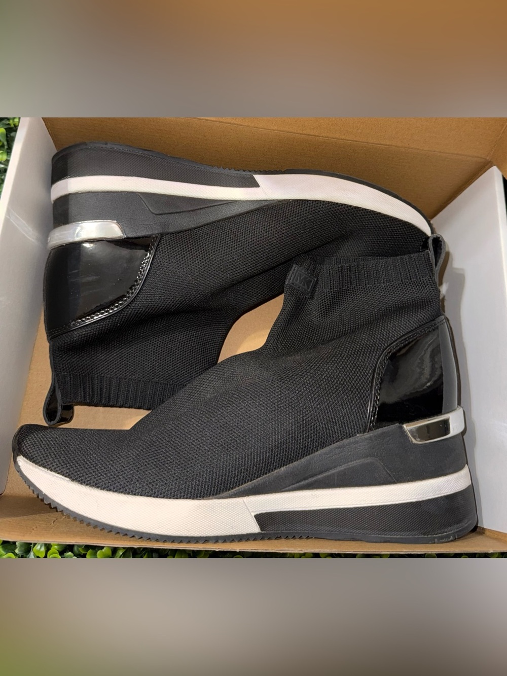 Michael Kors Skylar Knit Slip-On Sneakers Woman’s size 9